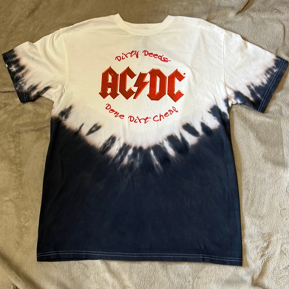 ACDC Dirty Deeds Done Dirt Cheap Mens T-Shirt Size Large NWT